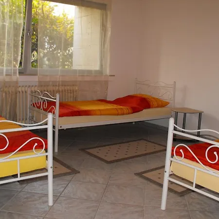 Ferienwohnung Goman ベルクハイム